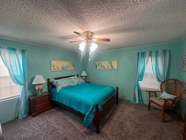 Building Photo - 5 Bedroom Beach House