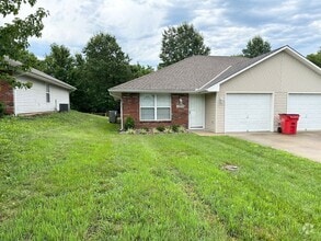 Building Photo - 2 Bed Single Level Duplex in Blue Springs
