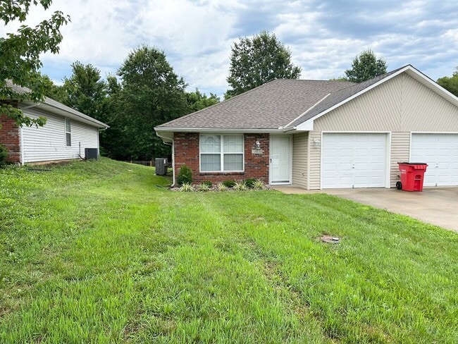 Primary Photo - 2 Bed Single Level Duplex in Blue Springs