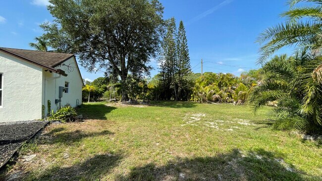 Building Photo - 17548 32nd Ln N