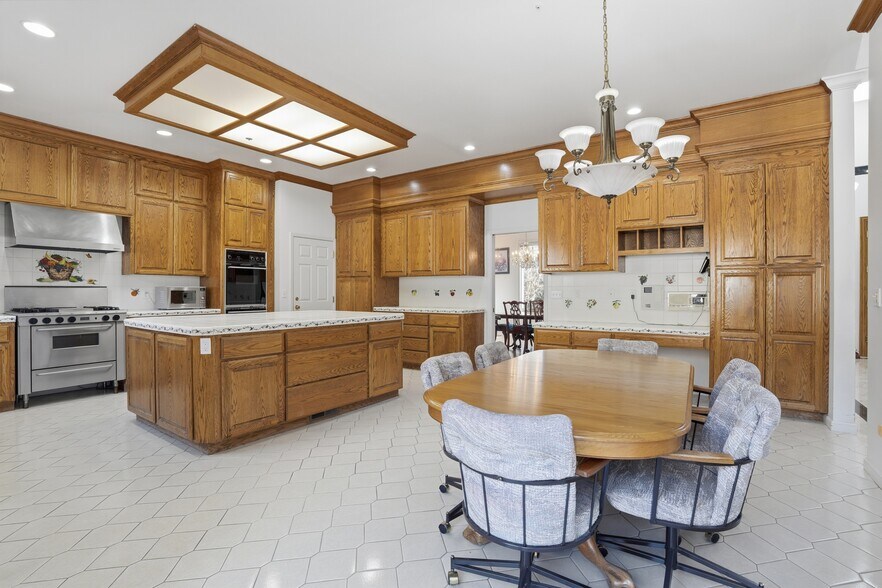 Building Photo - 544 Sunset Way