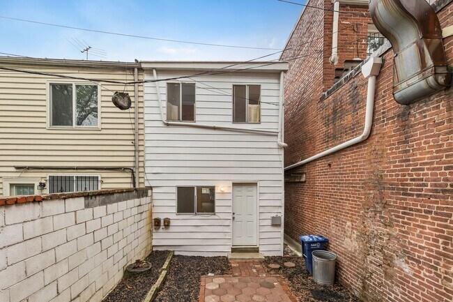 Building Photo - 1102 K St SE