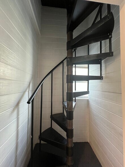 Building Photo - 2046 Fernon St