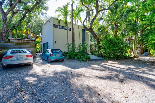 Building Photo - 2755 SW 2nd St