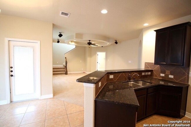 Building Photo - Beautiful 3-Bedroom 2.5 Bathroom in Stillw...