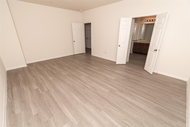 Building Photo - 3918 Calgary Cir