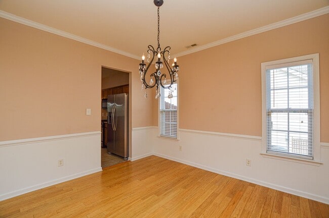 Building Photo - Inviting rancher ready now!