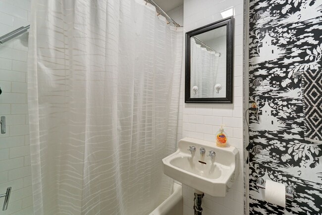 Building Photo - 40 Trumbull St