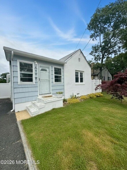 Building Photo - 484 Bara St