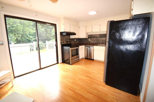 Building Photo - 250 Woodford Ave