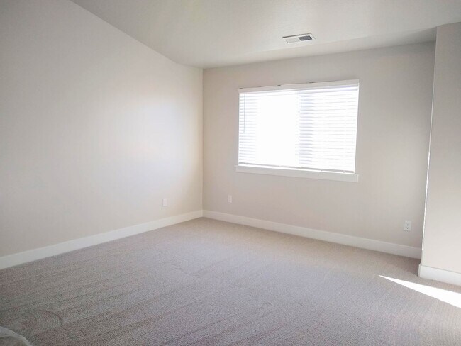 Building Photo - Bluffdale Townhouse Rental in Bringhurst S...