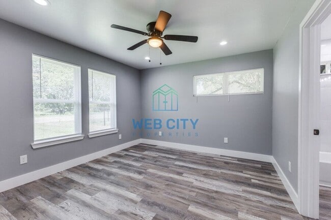 Building Photo - 13329 Lenosa Ln