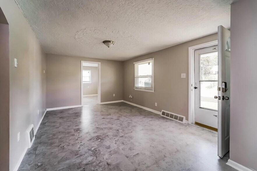 Building Photo - 2211 Guffey Rd