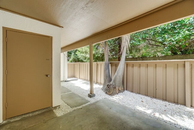 Building Photo - 2201 Monroe #505