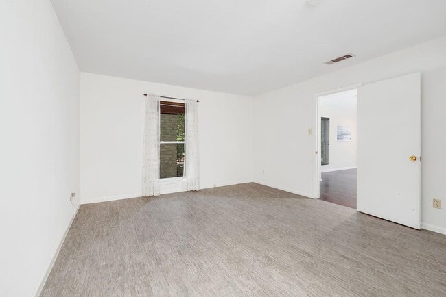 Building Photo - 10408 Double Spur Loop