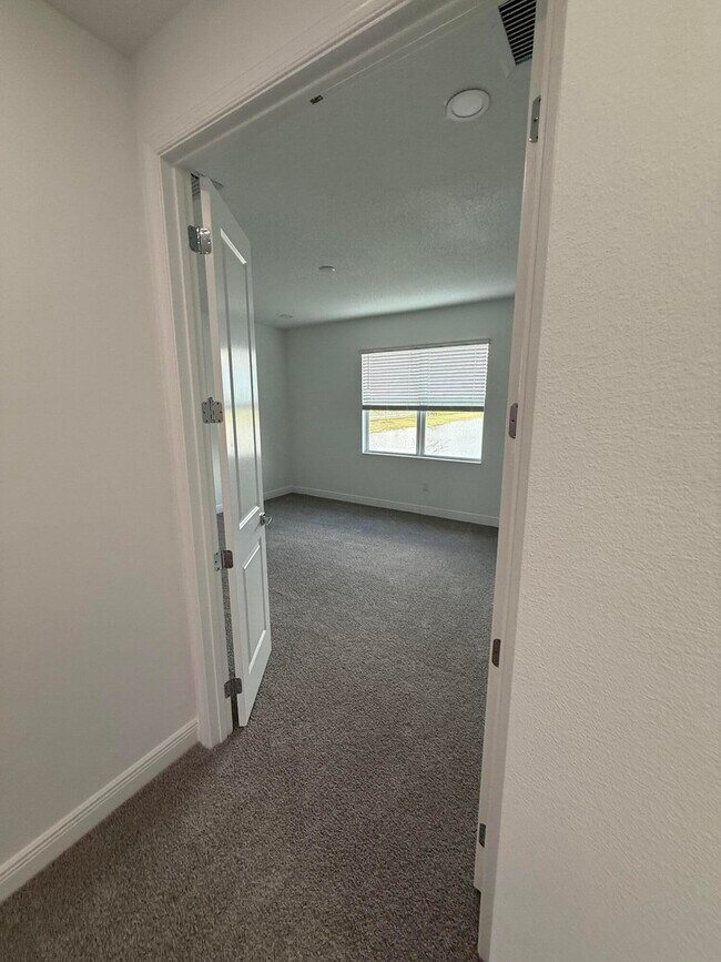 Building Photo - 4718 Longwood Lk Sq