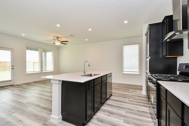 Building Photo - 3024 Crown Gate Dr