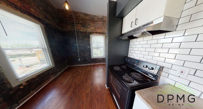 Building Photo - 108 S Hosmer St