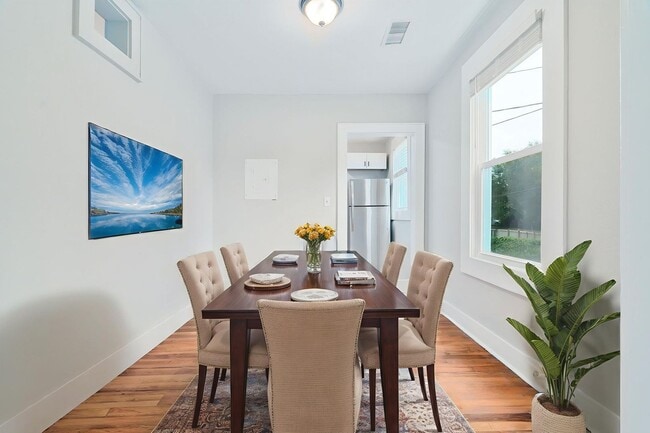 Building Photo - Stylish Lowcountry Comfort Near the Heart ...