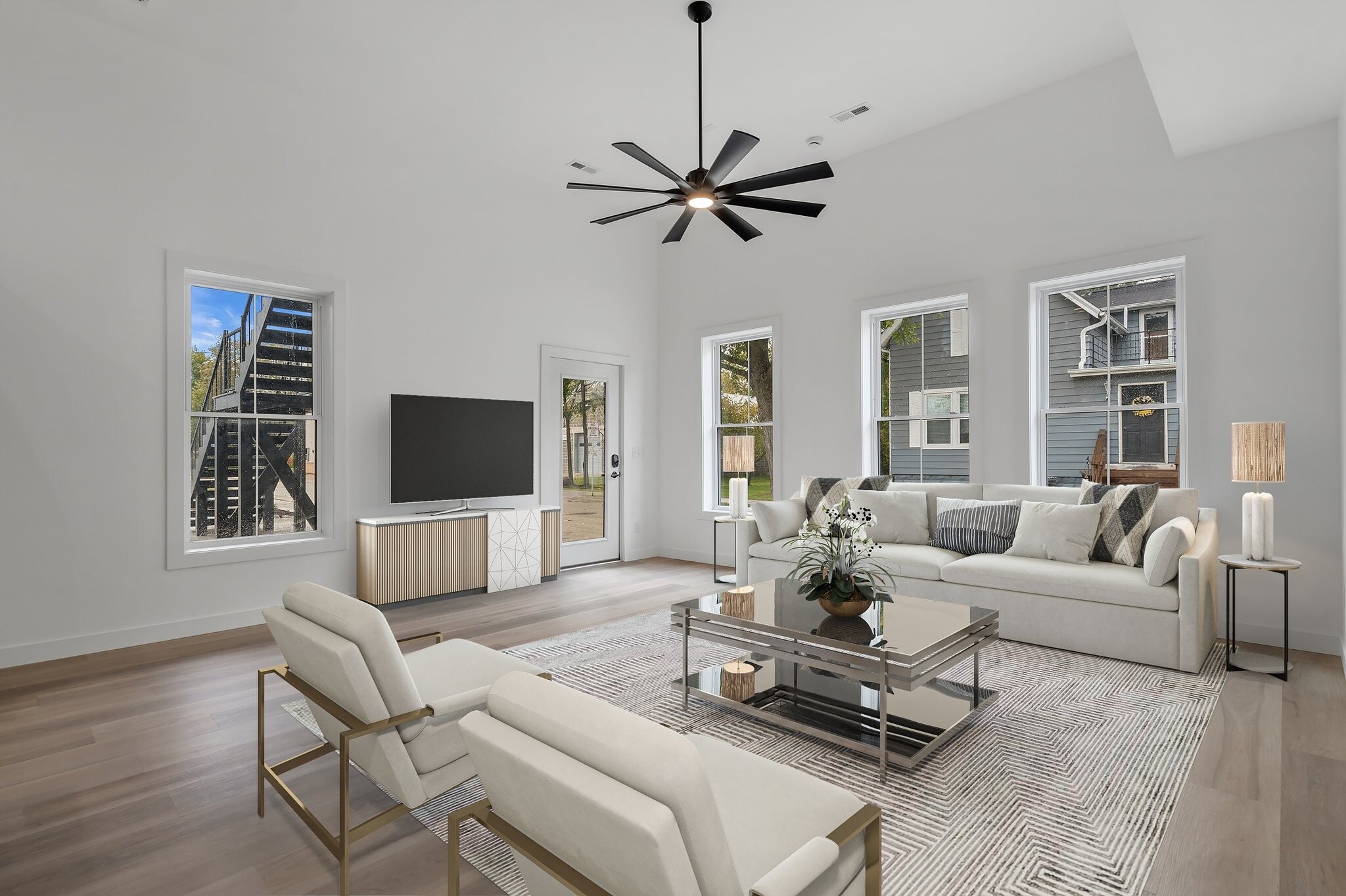 Building Photo - 308 Oak St