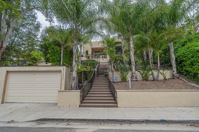Primary Photo - Woodland Hills Single Story 3 Bedroom Home...