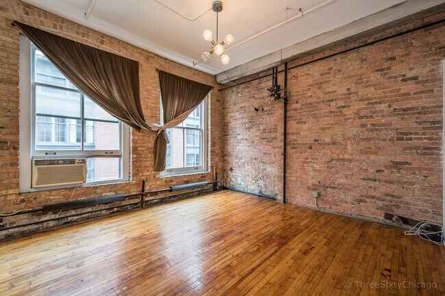 Building Photo - 711 S Dearborn St