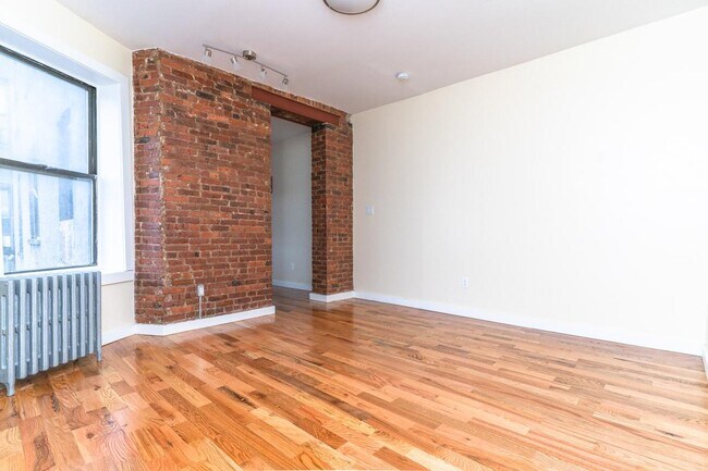 Building Photo - 134 Boerum St