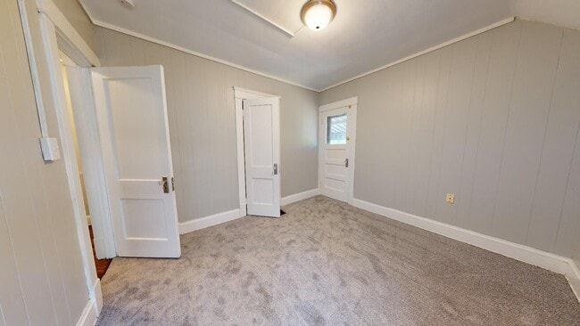 Building Photo - Old Brooklyn - 3 Bedroom Single Family Home