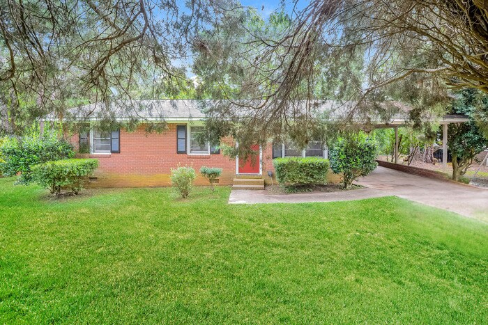 Building Photo - 10 Dearr Dr