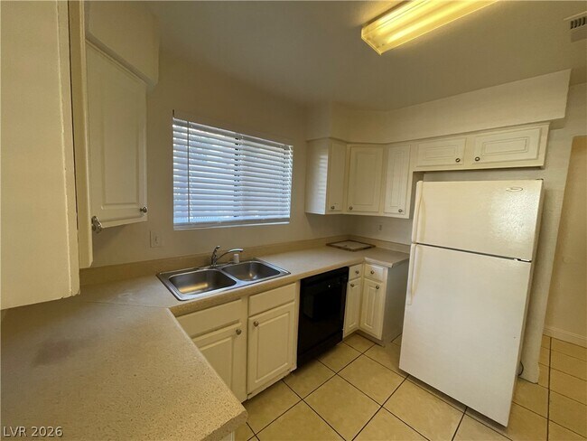 Building Photo - 3151 N Soaring Gulls Dr