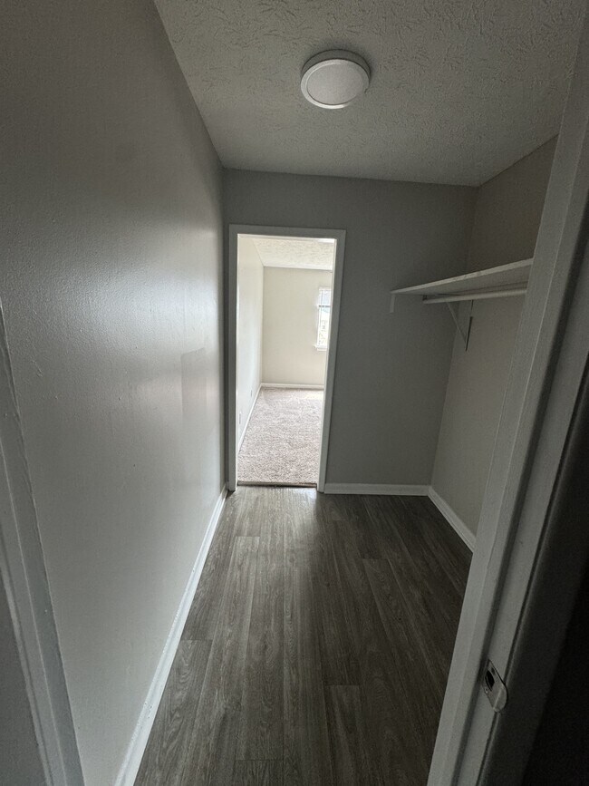 Building Photo - 835 Applewood Ln