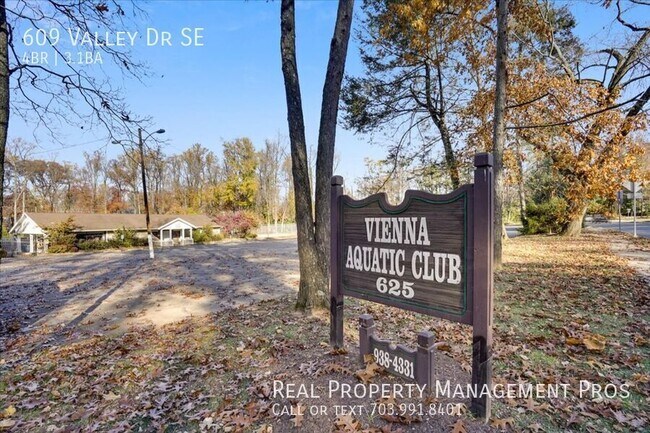 Building Photo - 609 Valley Dr SE