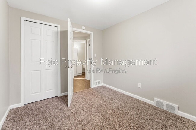 Building Photo - 1030 Montie Rd