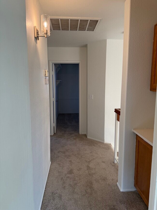 Building Photo - 949 E Gila Ln