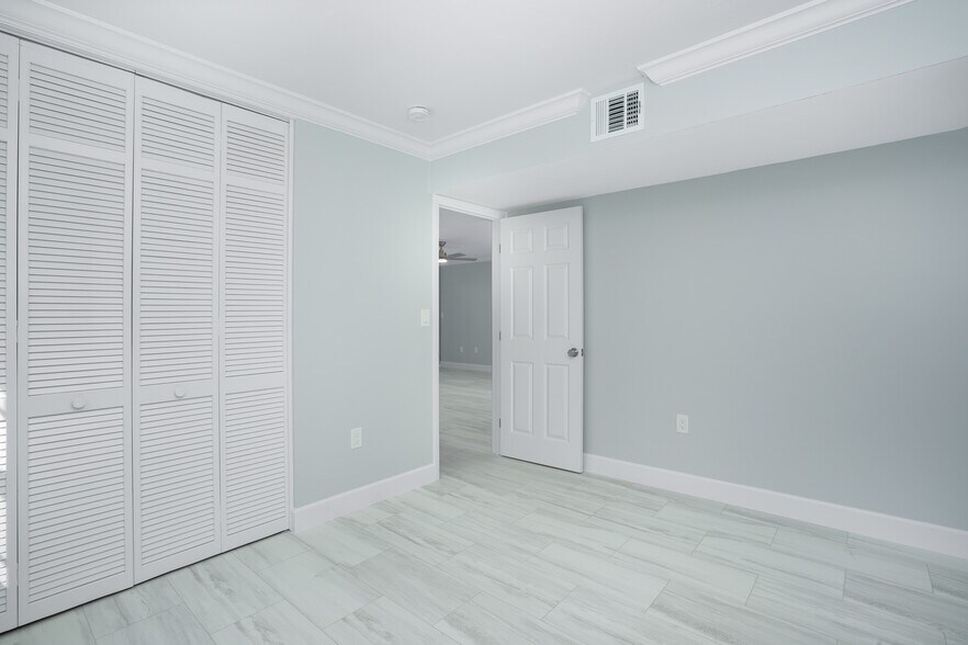 Building Photo - 1120 Little Neck Ct