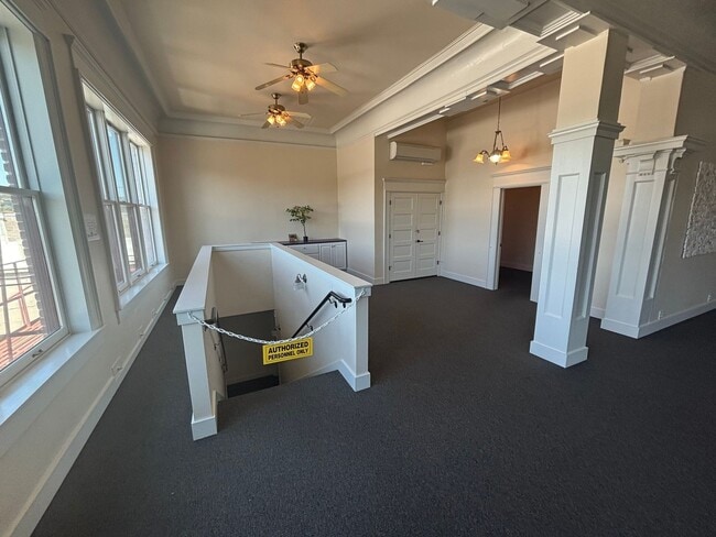 Building Photo - 622 SE Jackson St