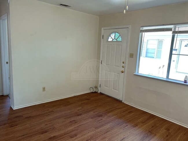 Building Photo - 1404 Bundrant Dr