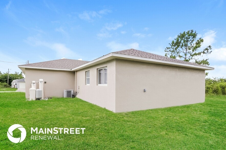 Building Photo - 3803 E 6th St