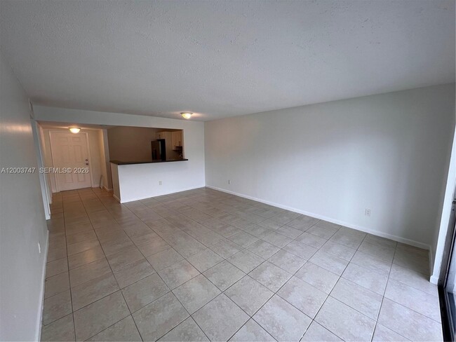 Building Photo - 15221 NE 6th Ave