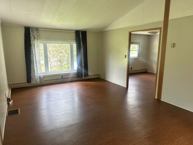 Building Photo - 3 Bed / 1.5 Bath Single-Family Home – Near Shippensburg Borough