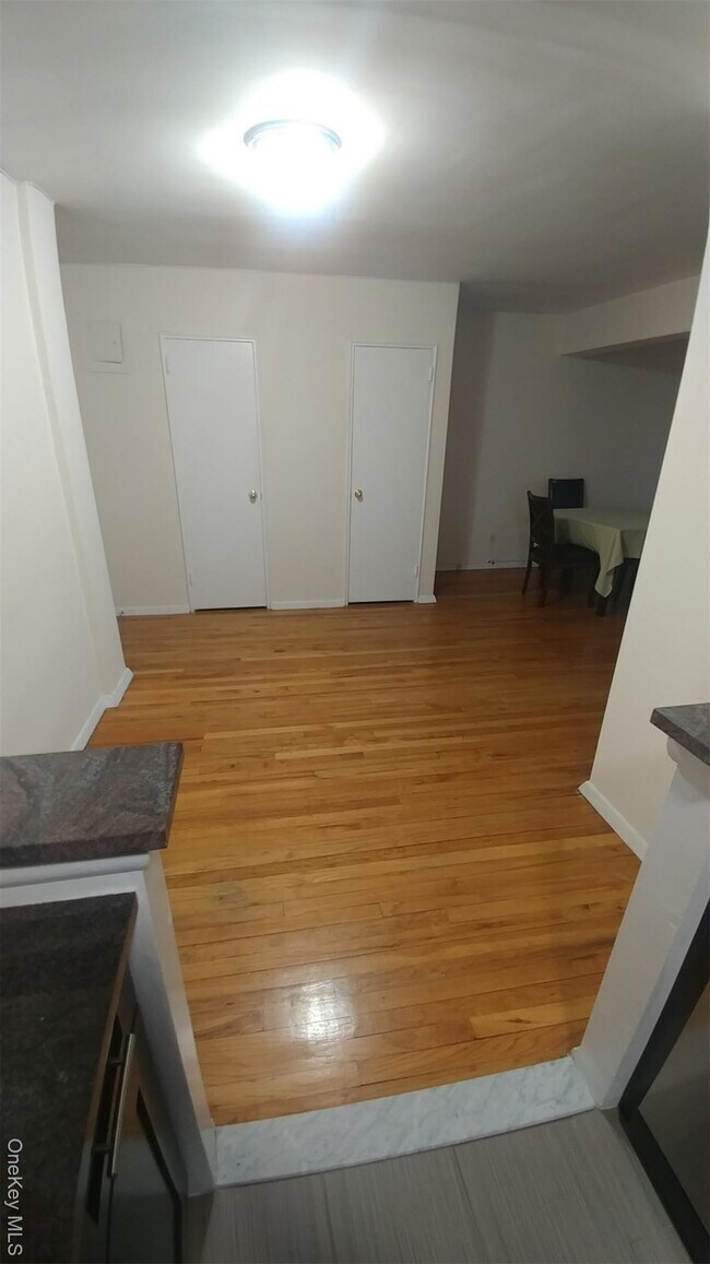 Building Photo - 66-15 Thornton Pl