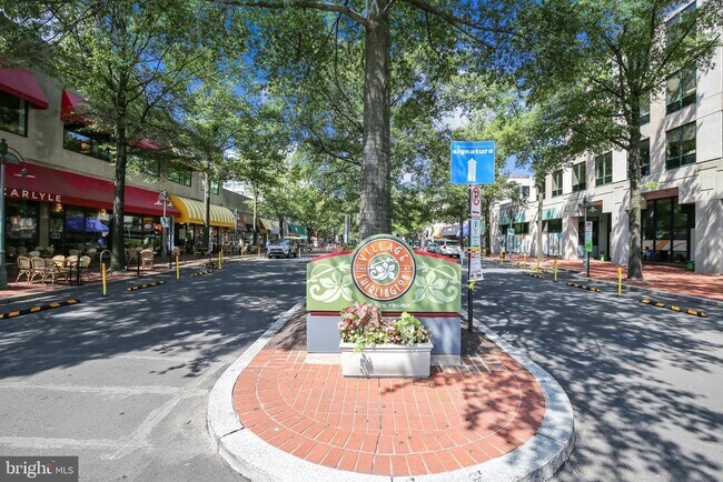 Building Photo - 3028 S Abingdon St