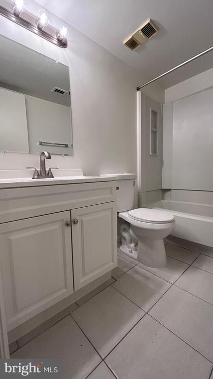 Building Photo - 5904 Cove Landing Rd