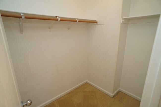 Building Photo - Spacious 4 bedroom 2.5 bathroom in Lincoln Crossing!