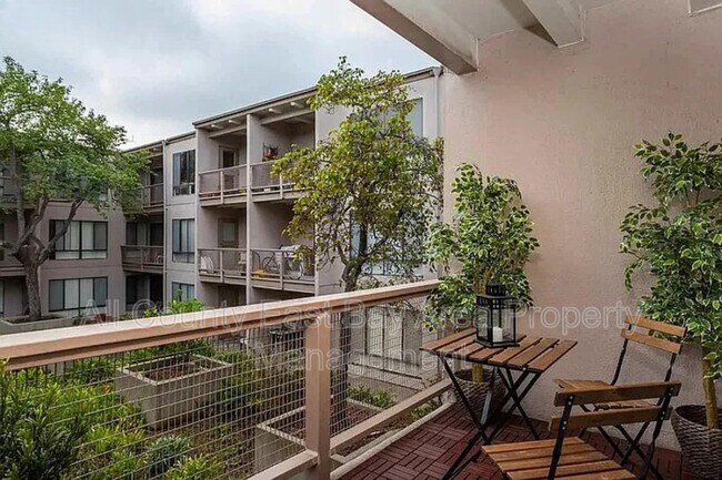 Building Photo - 5 Admiral Dr