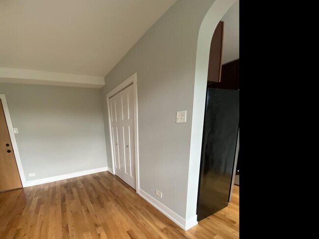 Building Photo - 0 bedroom in Chicago IL 60614