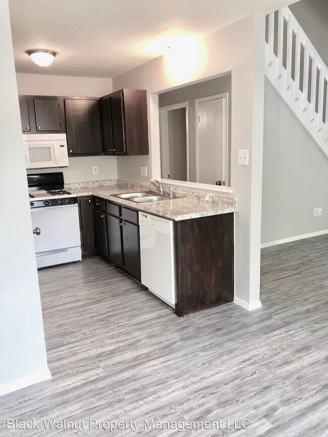 Building Photo - 1900 Albury Cove