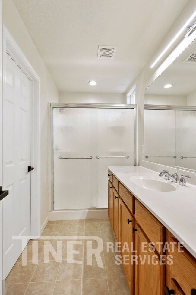 Building Photo - 2371 Snowberry Cir