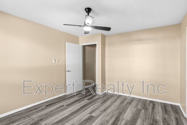 Building Photo - 510 Running Brook Rd