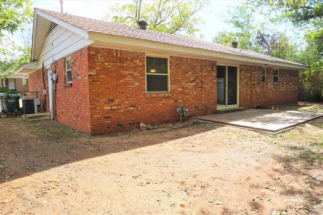 Building Photo - 1813 Hardy Dr